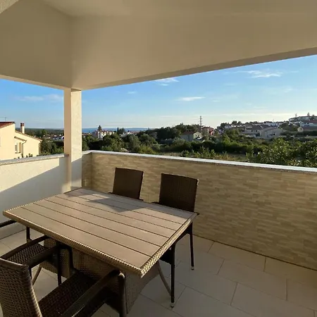 2 Bedroom Nice In Vodnjan Apartment *