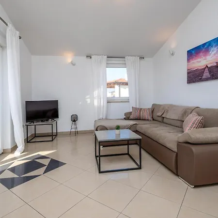2 Bedroom Nice In Vodnjan * Mednjan