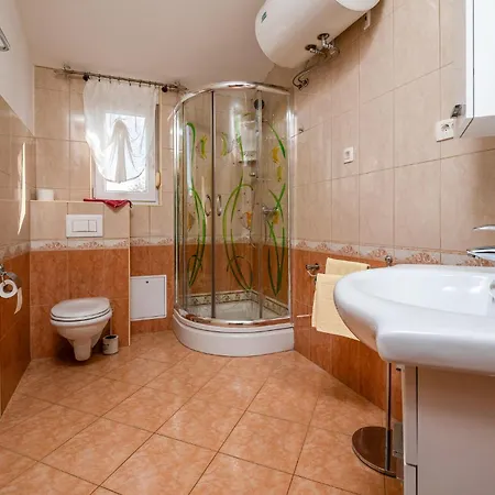 Apartment 2 Bedroom Nice In Vodnjan Mednjan
