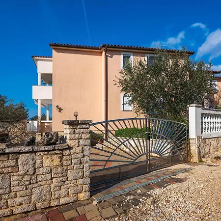2 Bedroom Nice In Vodnjan Mednjan
