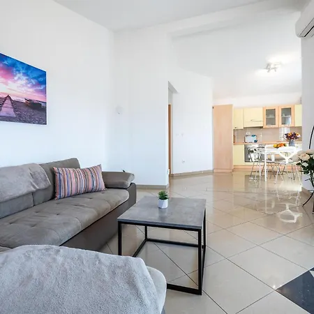Apartment 2 Bedroom Nice In Vodnjan *