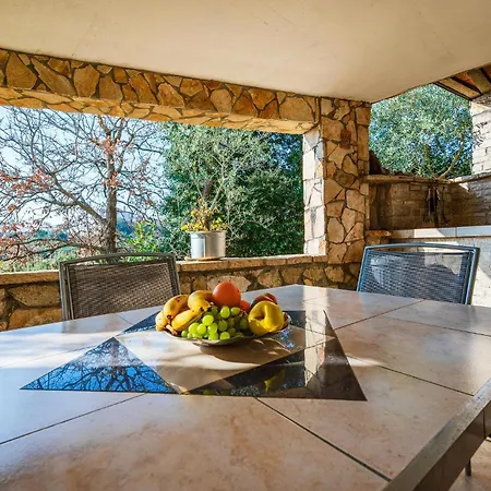 2 Bedroom Nice In Vodnjan Apartment *